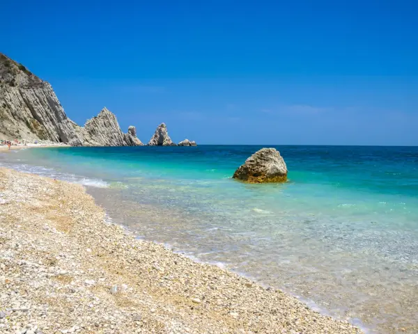 Marche: Guida alle Migliori Spiagge 2025 per Ogni Vacanza